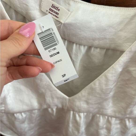 Silk Aritzia peplum tank - Picture 2 of 3